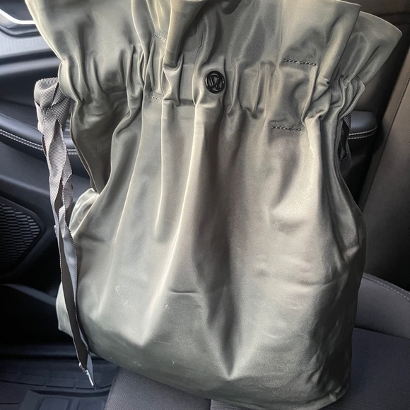 Lululemon Easy as Sunday Tote Olive Green 19 L - Picture 1 of 16